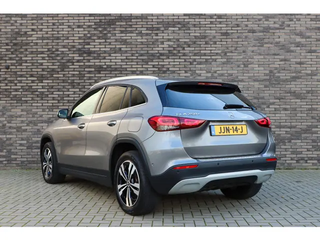 Mercedes-Benz GLA 250 e Style 2022 Hybride Benzine 20