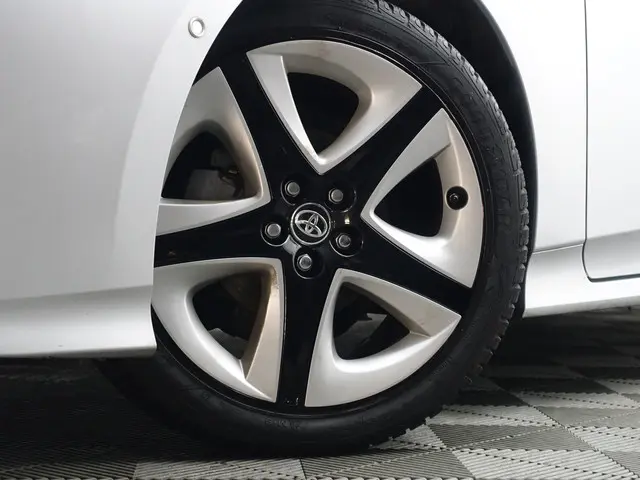Toyota Prius 1.8 Dynamic+ Aut- 2017 Hybride Benzine 30