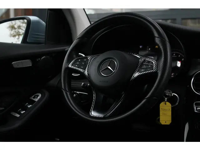 Mercedes-Benz GLC 250 4MATIC Business 2017 Benzine 26