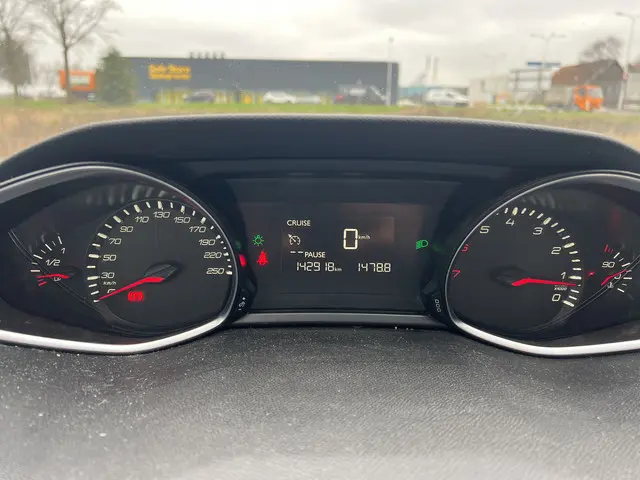 Peugeot 308 SW 1.2 PureTech Blue Lease 2015 Benzine 13