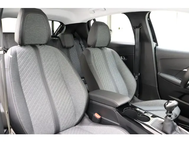 Peugeot 208 1.2 PureTech 100 Allure 2024 Benzine 10