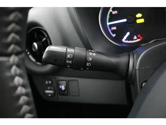 Toyota Yaris 1.5 Hybrid Design 2018 Hybride Benzine 32