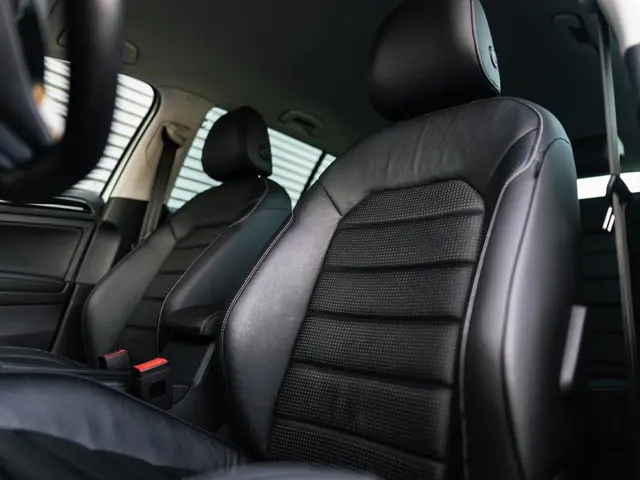 Volkswagen Golf 1.5 TSI Highline Business R 2019 Benzine 18