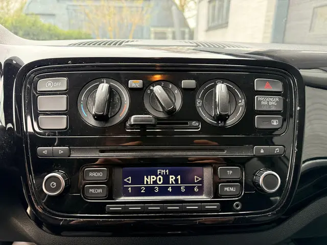 Volkswagen up! 1.0 move up! BlueMotion 2015 Benzine 8