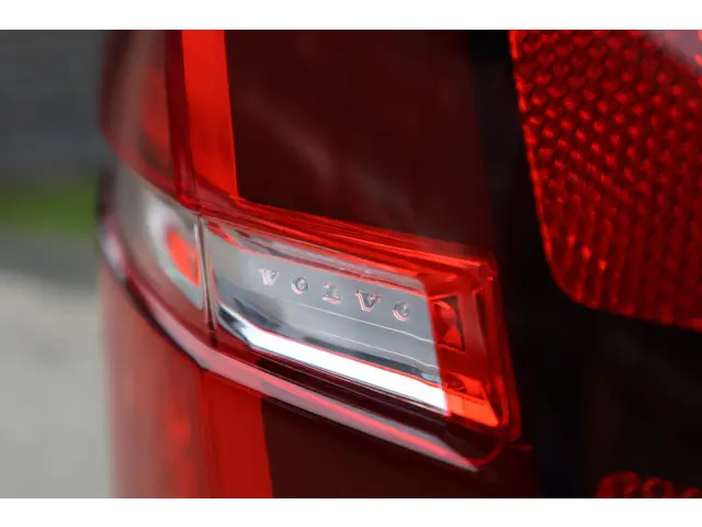 Volvo V60 T6 Recharge AWD R-Design 2022 Hybride Benzine 62