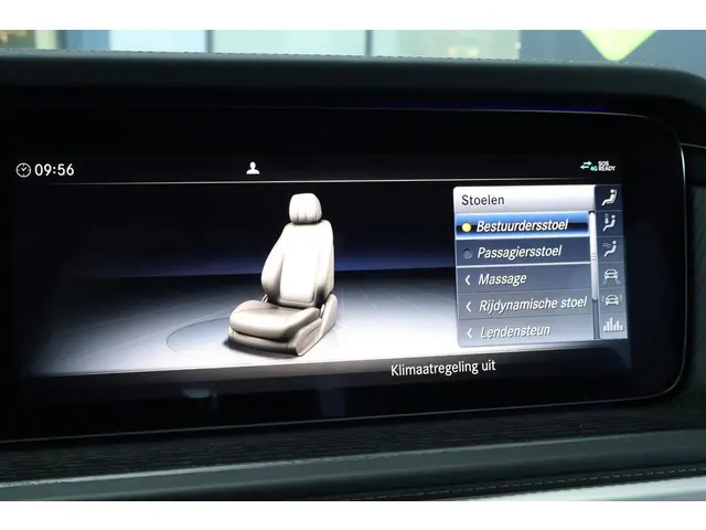 Mercedes-Benz G-Klasse 500 2023 Benzine 37