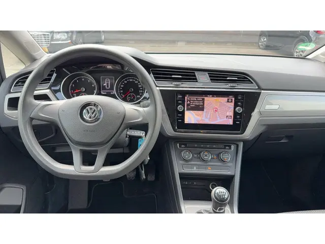 Volkswagen Touran 1.2 TSI Comfortline 7p 2018 Benzine 8