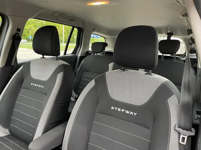 Dacia Logan MCV TCe 90 Stepway 2018 Benzine 13