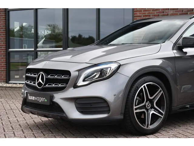 Mercedes-Benz GLA 180 AMG Night 2019 Benzine 21