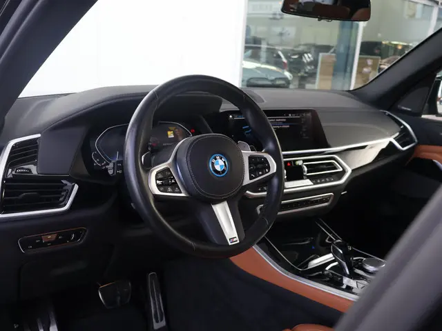 BMW X5 xDrive45e High Executive 2022 Hybride Benzine 45