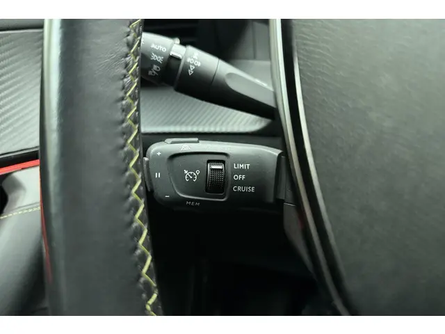 Peugeot 2008 1.2 PureTech GT 2022 Benzine 27