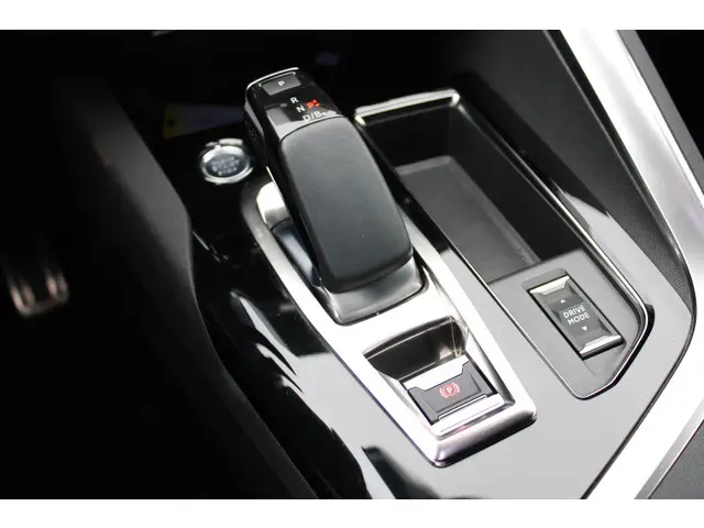 Peugeot 3008 1.6 HYbrid 225 GT 2020 Hybride Benzine 28