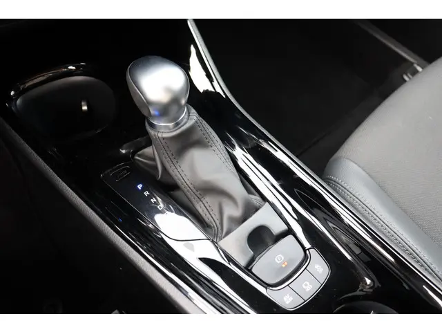 Toyota C-HR 1.8 Hybrid Dynamic, 2023 Hybride Benzine 27