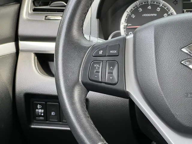 Suzuki Swift 1.2 Dynamic EASSS 2015 Benzine 19