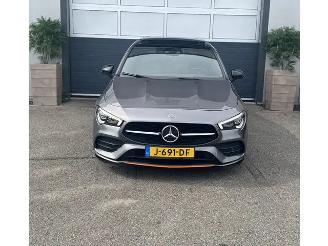 Mercedes-Benz CLA 220 Premium Plus 2019 Benzine 8