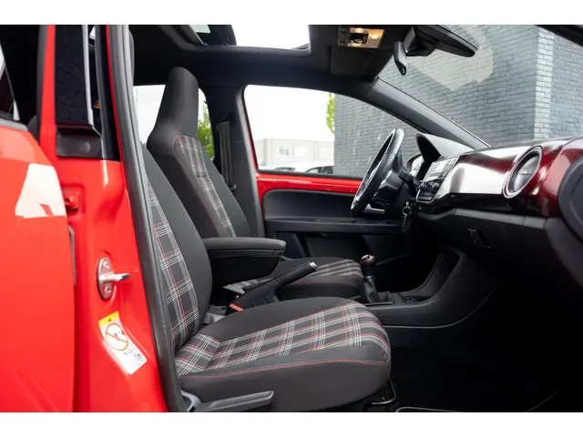 Volkswagen up! 1.0 TSI GTI | Pano | Beats | Camera 2018 Benzine 28