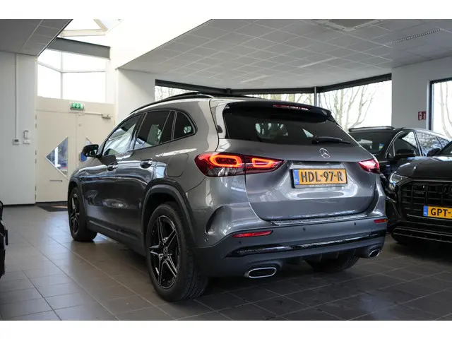 Mercedes-Benz GLA 250 AMG Line 2023 Benzine 8