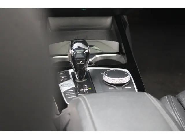 BMW 1 Serie 120i High Executive Edition 2021 Benzine 37