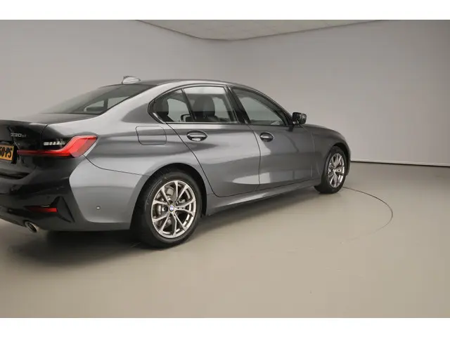 BMW 3 Serie Sedan 330e 2019 Hybride Benzine 2