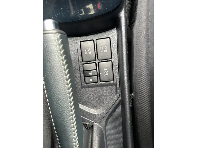 Toyota Yaris 1.5 Hybrid Bi-Tone 2018 Hybride Benzine 12