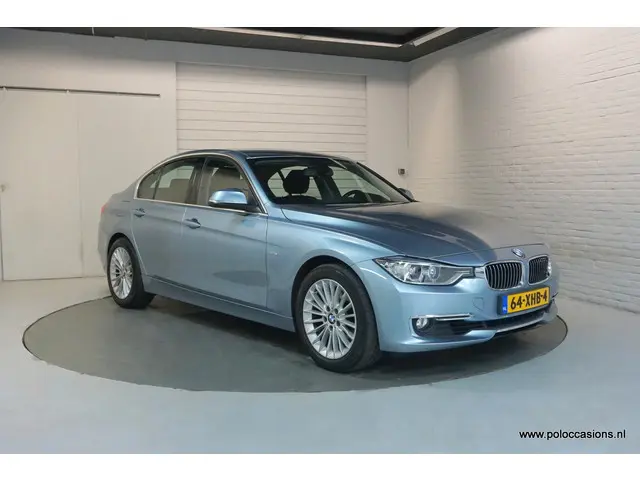 BMW 3 Serie 320i 2012 Benzine 2