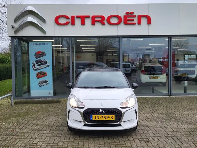 DS DS 3 1.2 PureTech Chic 2016 Benzine 2