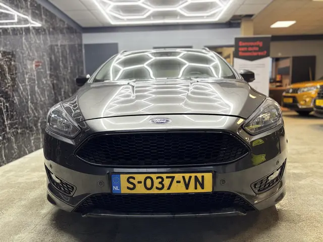 Ford Focus Wagon 1.0 Titanium st line 2018 Benzine 2