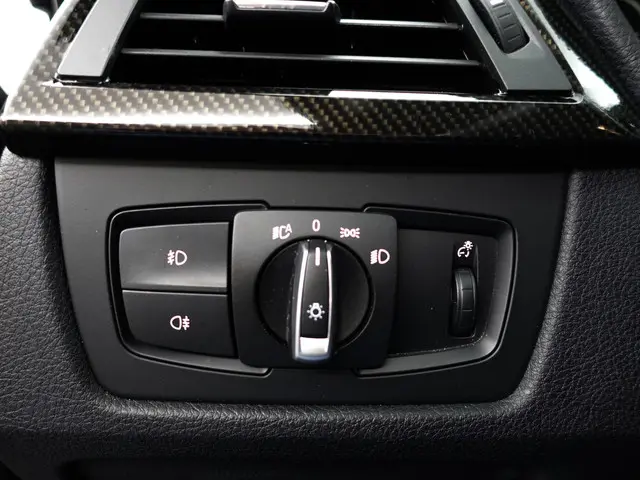 BMW 3 Serie 328i High Executive Aut- 2013 Benzine 21
