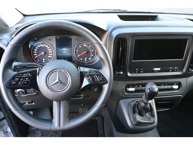 Mercedes-Benz Vito 116 CDI L2 Pro 2024 Diesel 13