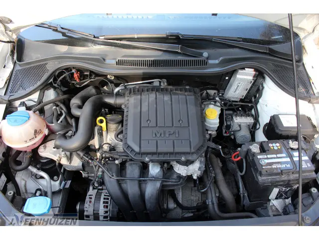 Volkswagen Polo 1.0 Easyline 2015 Benzine 12