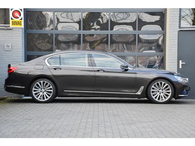 BMW 7 Serie 740Li High Executive 2015 Benzine 13