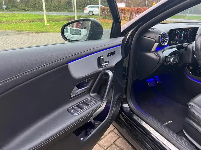Mercedes-Benz A-Klasse 250 Premium Plus 2018 Benzine 8