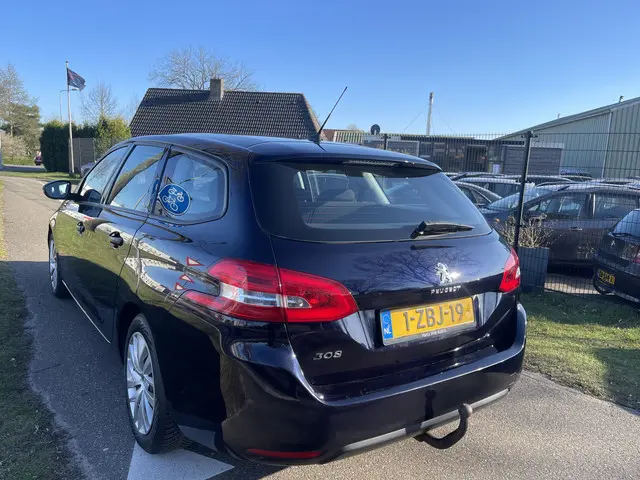Peugeot 308 SW 1.2 e-THP Active 2014 Benzine 17