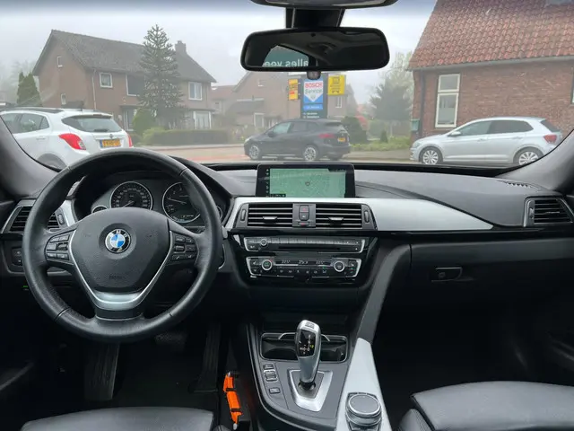 BMW 3 Serie 330i High Executive 2019 Benzine 10