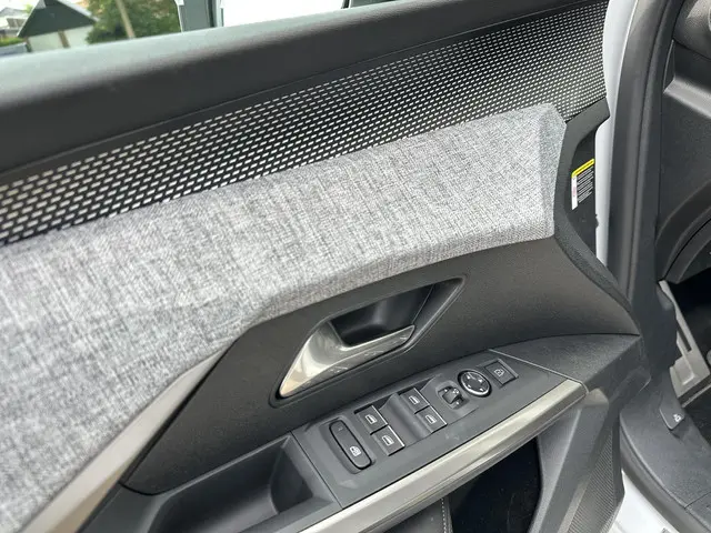 Peugeot 3008 1.2 Hybrid 145 GT 2024 Hybride Benzine 14