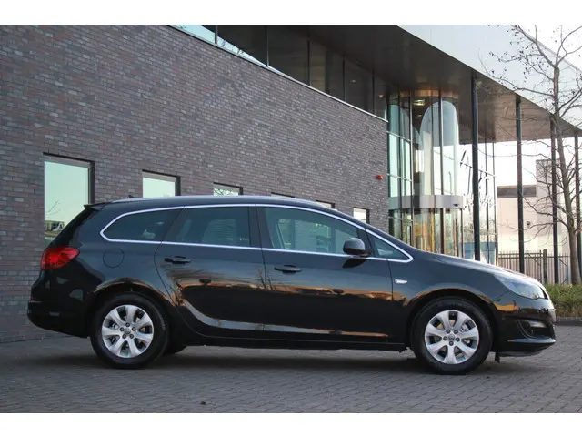 Opel Astra Sports Tourer 1.4 Turbo Edition 2015 Benzine 4