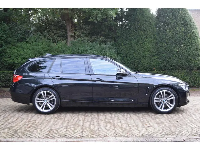 BMW 3 Serie Touring 328i High Executive 2013 Benzine 7