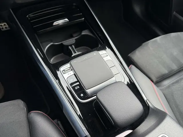 Mercedes-Benz GLB 200 AMG PAMORAMADAK 2020 Benzine 14