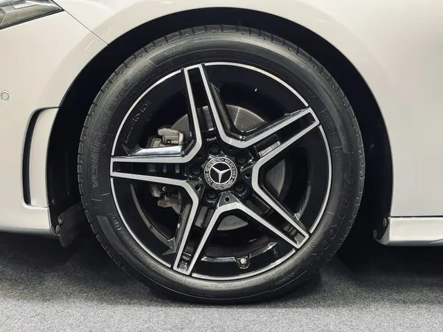 Mercedes-Benz A-Klasse 200 AMG Night 2019 Benzine 9