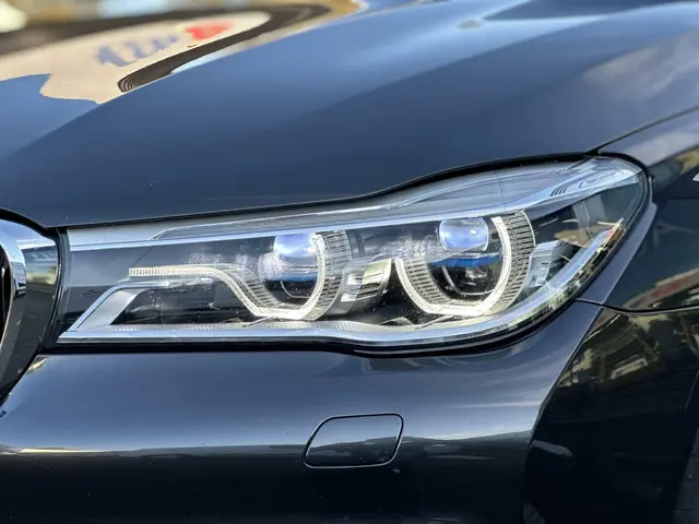 BMW 7 Serie 750i xDrive High Executive 2016 Benzine 29