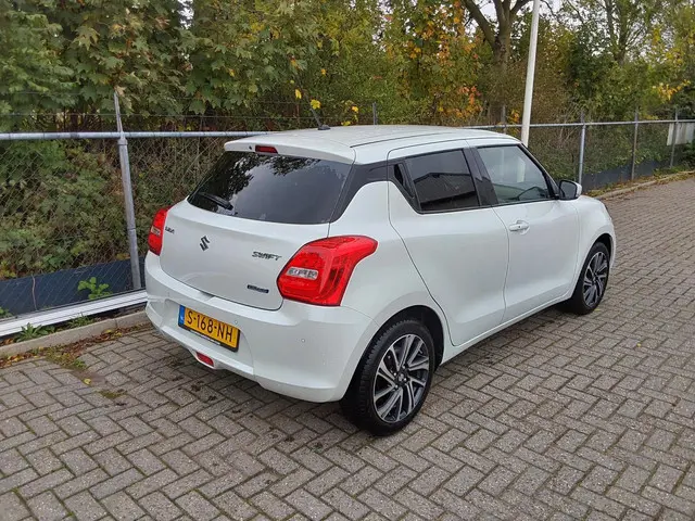 Suzuki Swift 1.2 Style Smart Hybrid 2023 Hybride Benzine 2