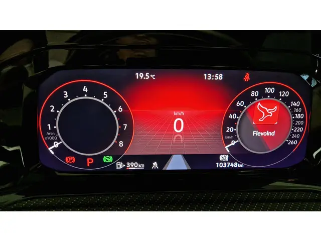 Volkswagen Golf 1.5 eTSI R-Line 2022 Benzine 4