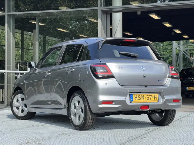 Suzuki Swift 1.2 Select Smart Hybrid 2024 Benzine 6