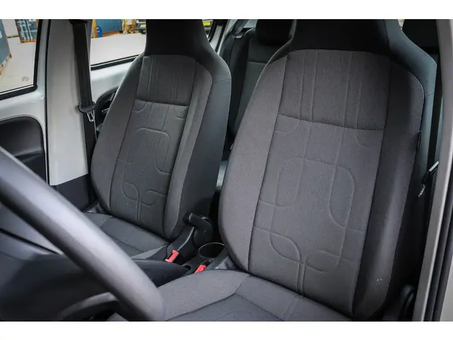 Volkswagen up! 1.0 move up! BlueMotion 2015 Benzine 9