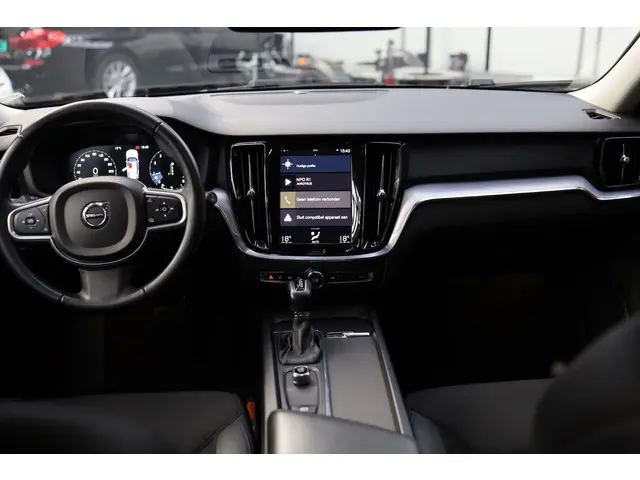 Volvo V60 2.0 T5 Momentum | 2018 Benzine 17