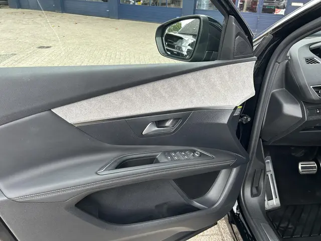 Peugeot 3008 1.6 HYbrid 225 GT 2023 Hybride Benzine 28