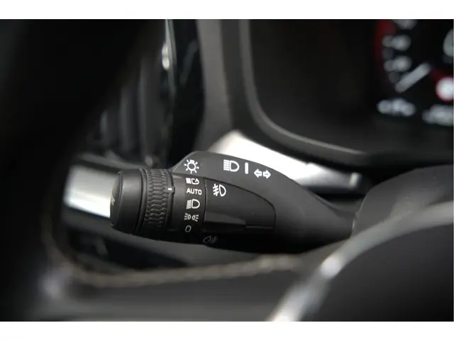Volvo V60 2.0 B3 R-Design 2020 Hybride Benzine 15