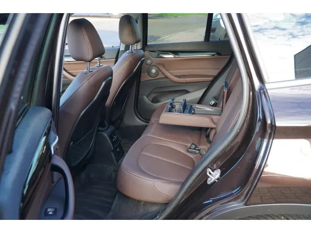 BMW X1 SDrive20i EERSTE EIGENAAR PANO 2016 Benzine 17