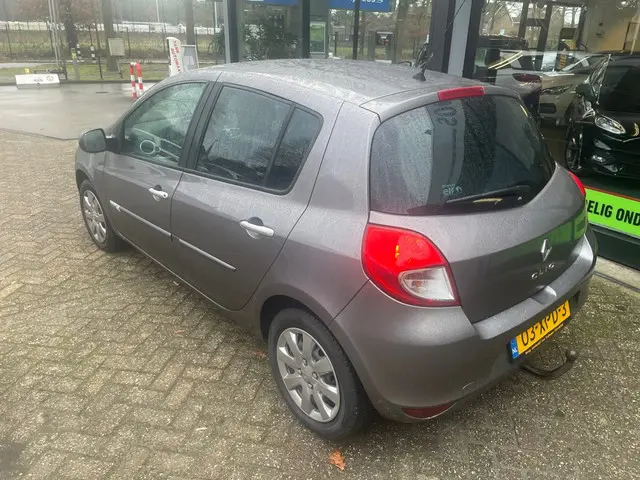 Renault Clio 1.2 Authentique 2012 Benzine 4