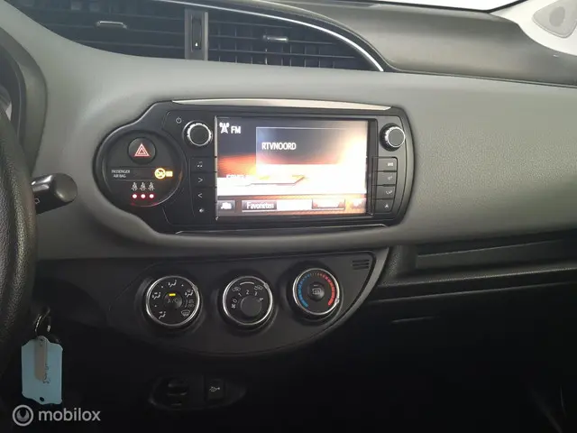 Toyota Yaris 1.3 VVT-i Aspiration 2014 Benzine 17